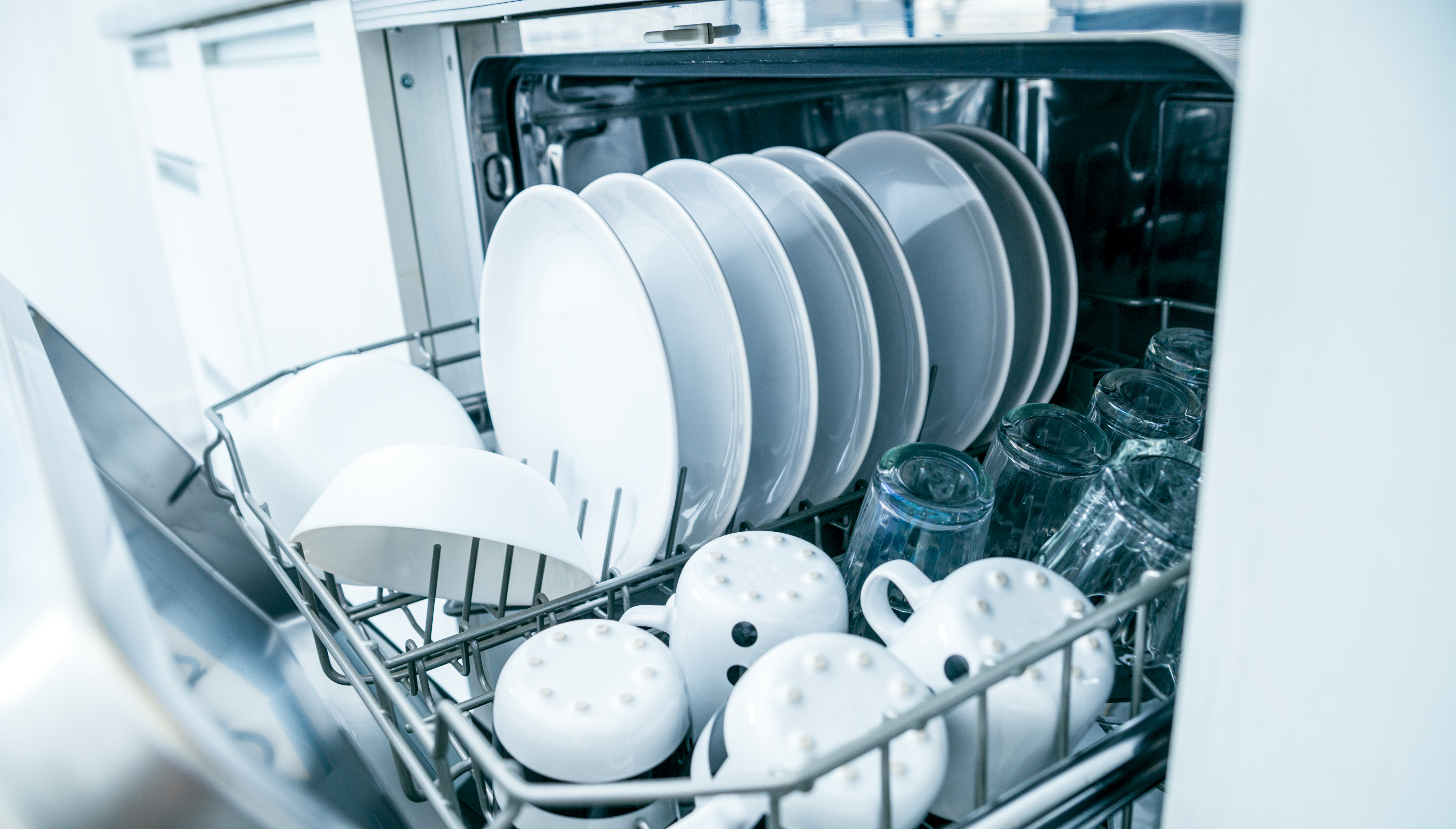 День мойки посуды. Для посудомоечных машин. Чистая посуда. Посуда моющая машина. Посуда в посудомоечной машине.